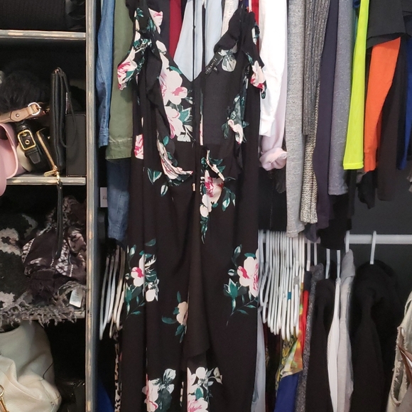 Floral wrap dress with plunging neckline - Picture 3 of 4